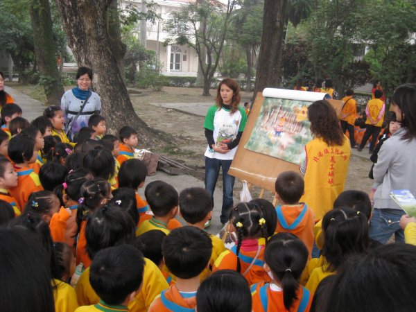 巧克力姐姐正在北港公園說黃金蝙蝠的故事
