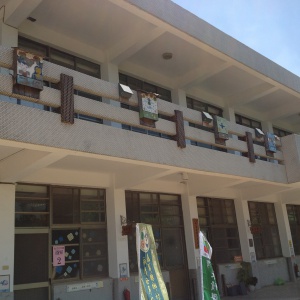 2013年嘉義龍崗國小的彩繪蝙蝠屋(張恒嘉攝)