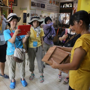 2015年日本蝙蝠協會到館與我們做蝙蝠屋交流