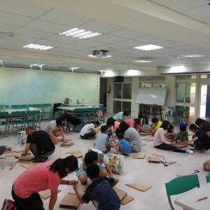 2017年在斗六繪本館的蝙蝠屋DIY教學(張恒嘉攝)