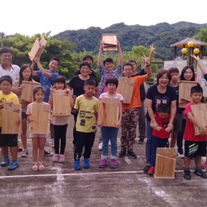 2018年本館至苗栗新開國小協助製作蝙蝠屋